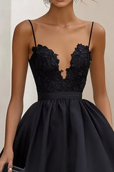 Schwarze Spaghettiträger A Linie Ballkleid